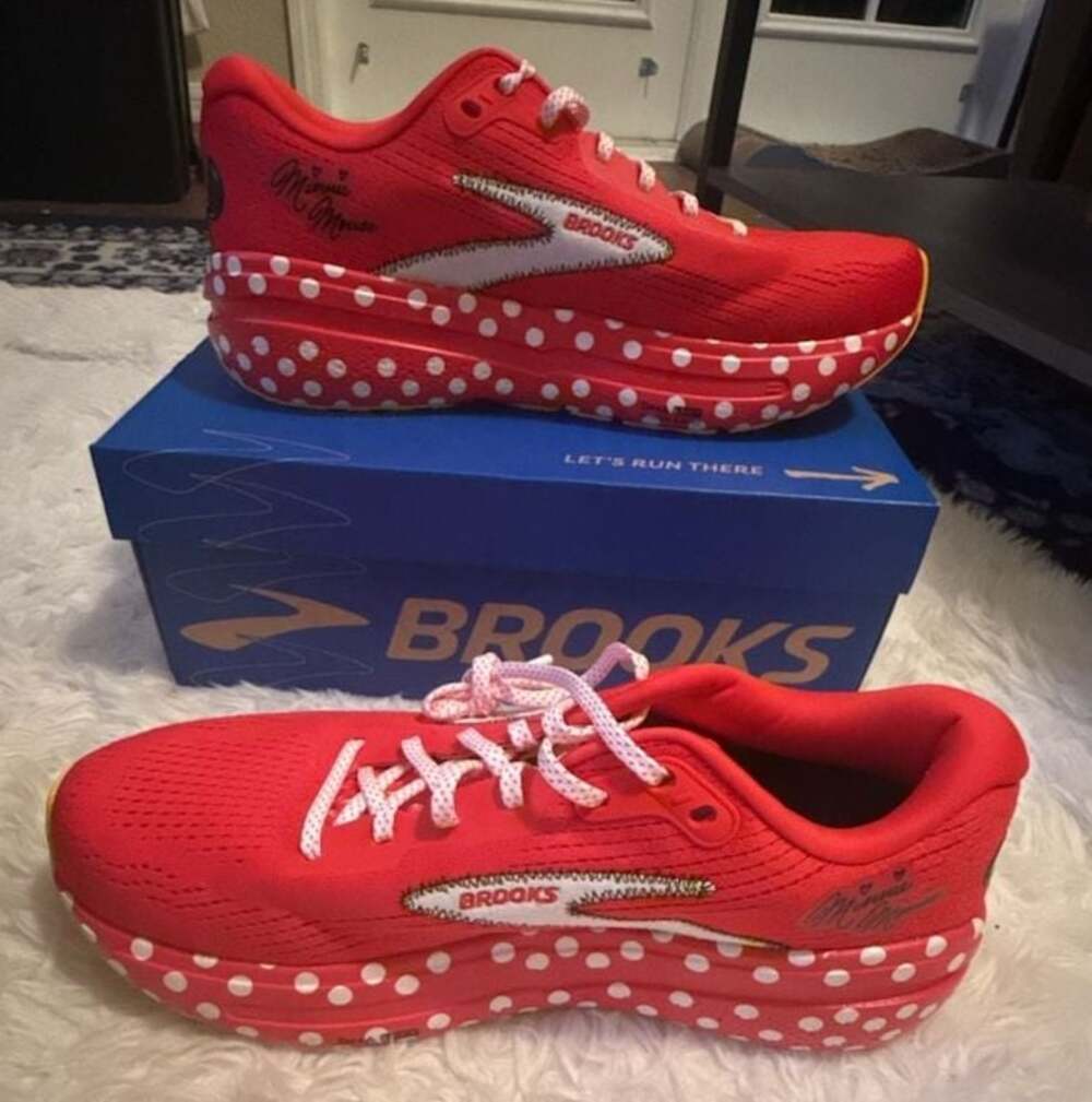 Brooks Ghost Max 2 Minnie Mouse Men's Running Shoes Size 10